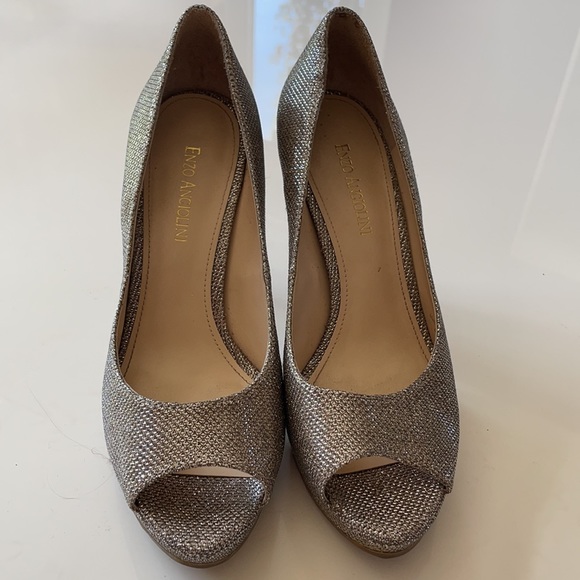 Enzo Angiolini Size 8 Platform Gold Shimmer Heel - Picture 2 of 2